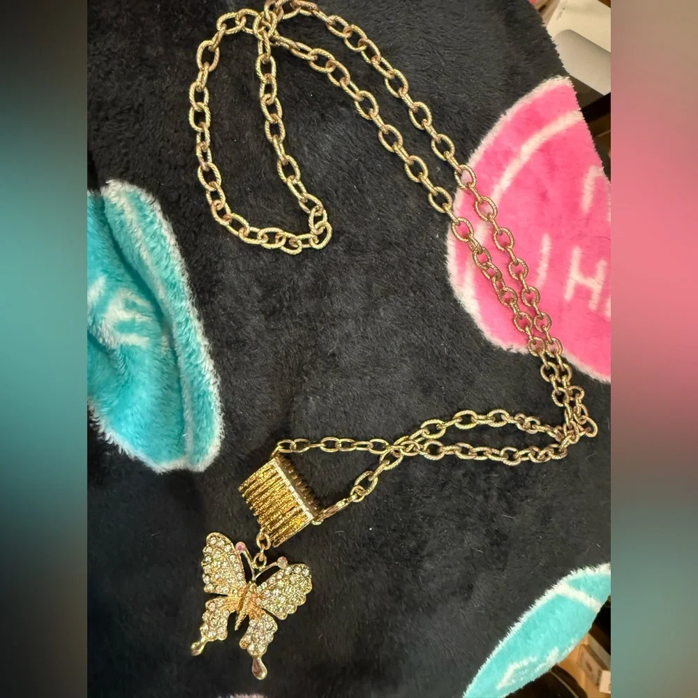 Butterfly necklace‎ EUC